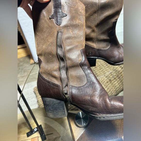 BORN leather boots , size 8 1/2 - Picture 3 of 4